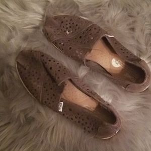 TOMS slip-on's